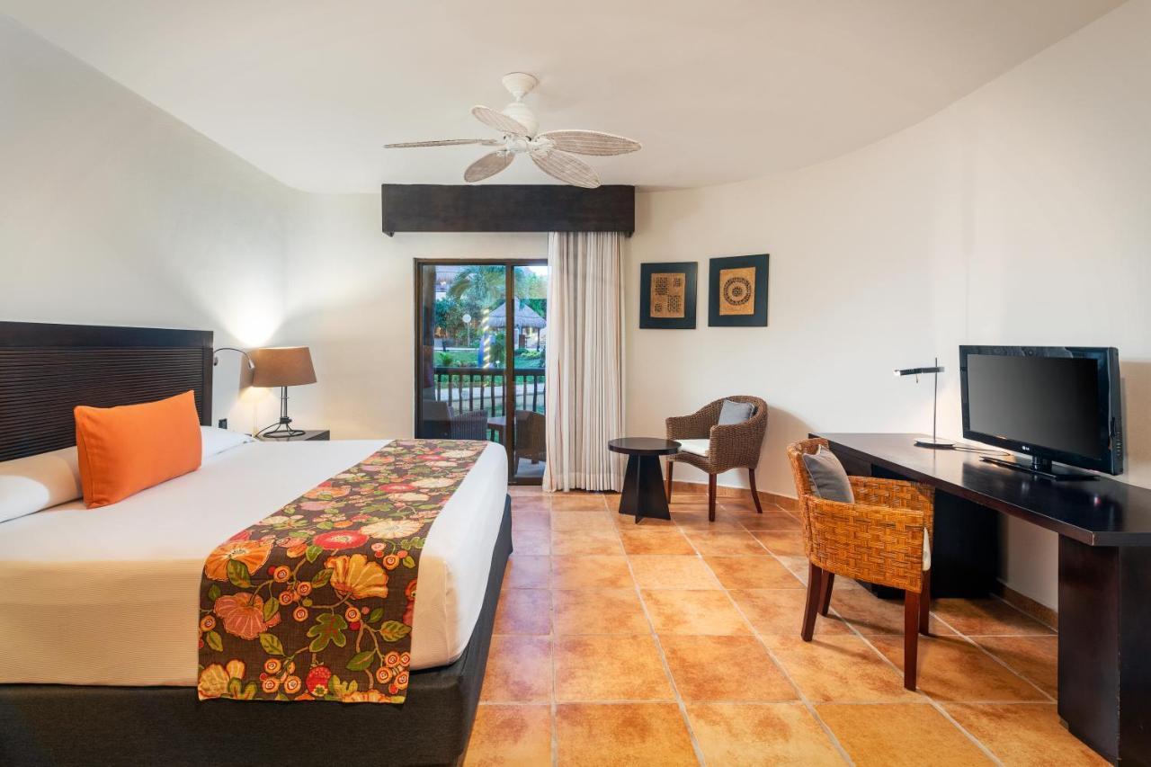 Catalonia Riviera Maya Resort & Spa Puerto Aventuras Exteriér fotografie A room at the Hard Rock Hotel