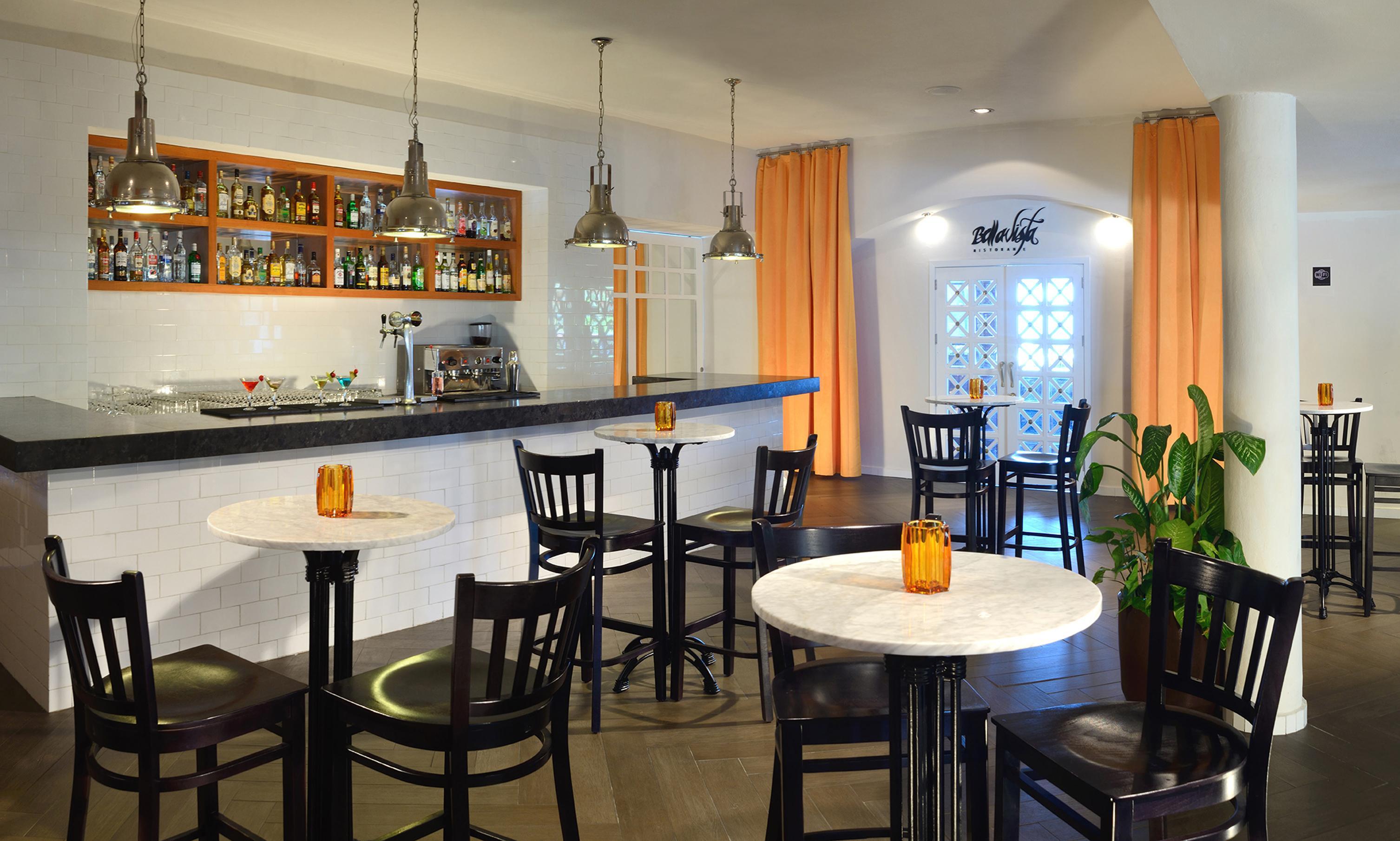 Catalonia Riviera Maya Resort & Spa Puerto Aventuras Exteriér fotografie The interior of a typical café