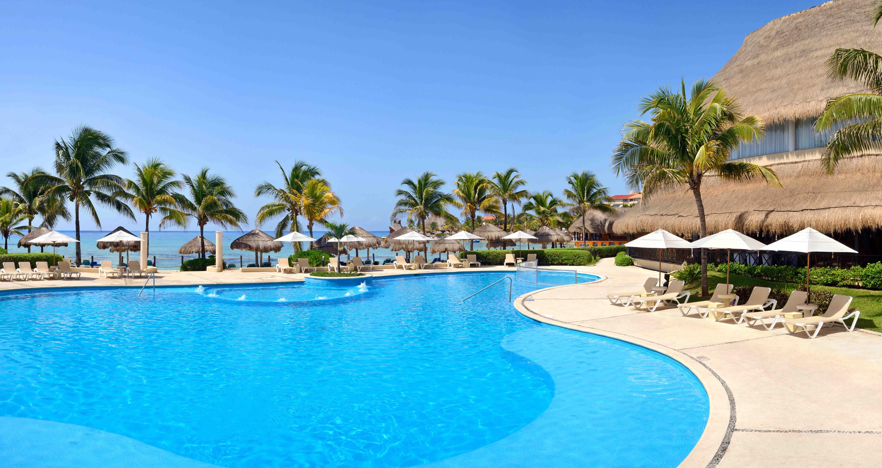 Catalonia Riviera Maya Resort & Spa Puerto Aventuras Exteriér fotografie Pool at Iberostar Grand Hotel Bávaro