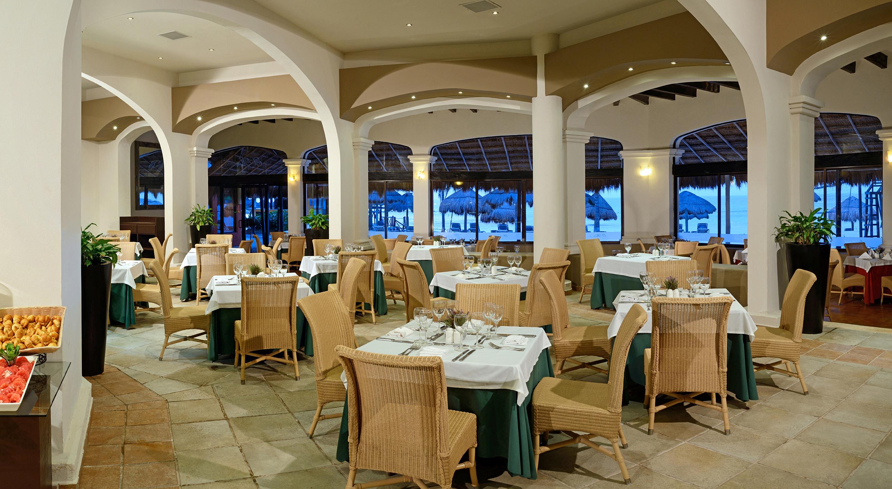 Catalonia Riviera Maya Resort & Spa Puerto Aventuras Exteriér fotografie Restaurant at the Iberostar Grand Hotel Bávaro