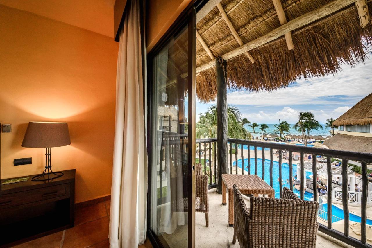 Catalonia Riviera Maya Resort & Spa Puerto Aventuras Exteriér fotografie Balcony of a Junior Suite at the Grand at Moon Palace