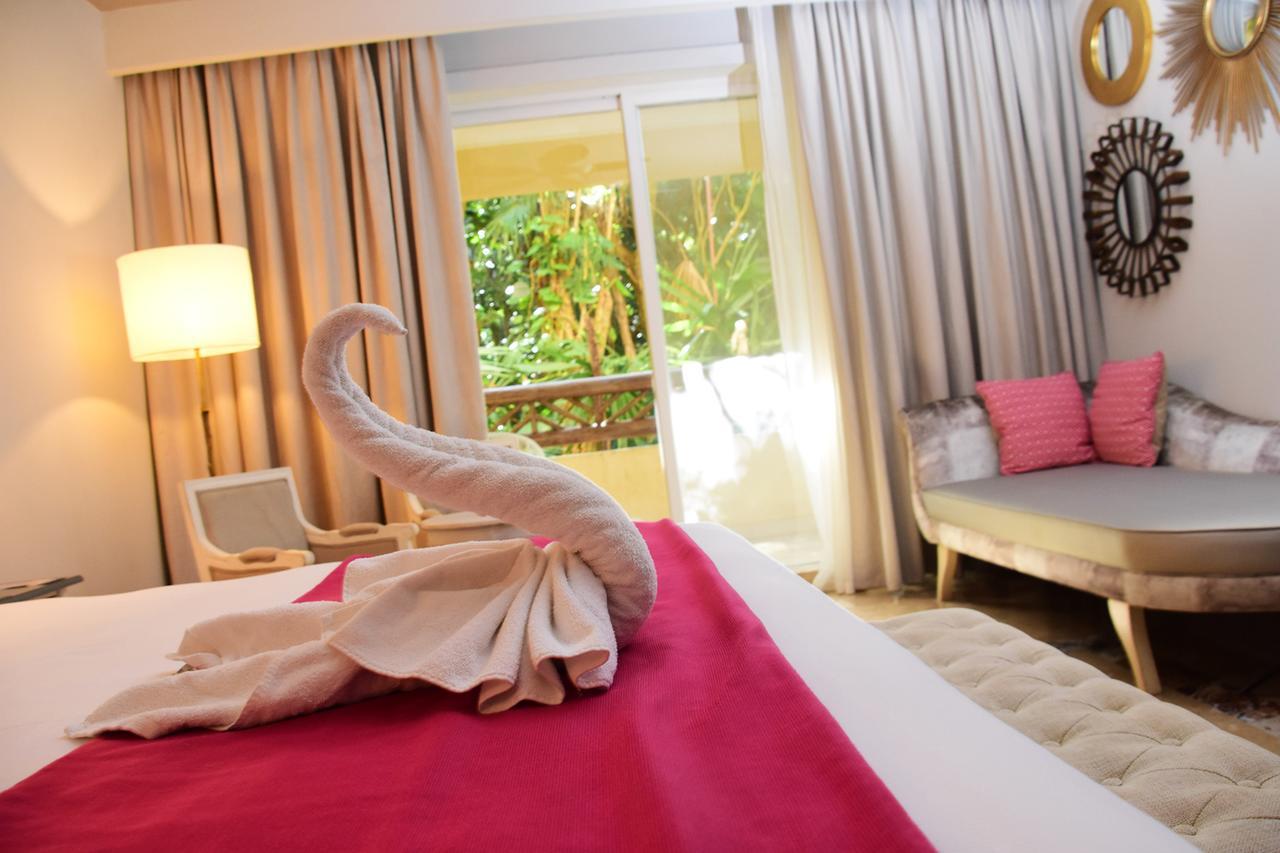 Catalonia Riviera Maya Resort & Spa Puerto Aventuras Exteriér fotografie A room at the Hard Rock Hotel