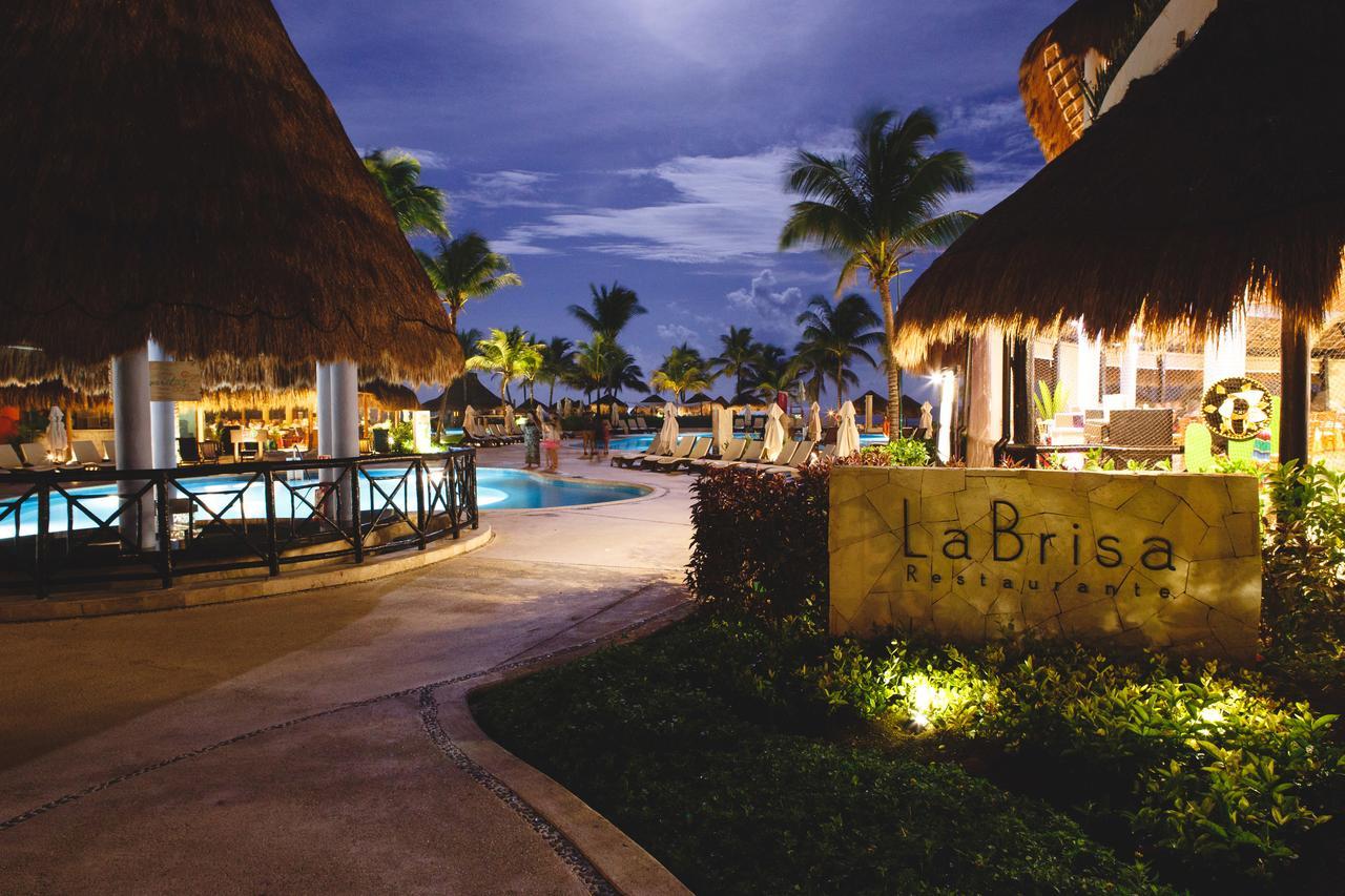 Catalonia Riviera Maya Resort & Spa Puerto Aventuras Exteriér fotografie La Brisa, a restaurant at the resort