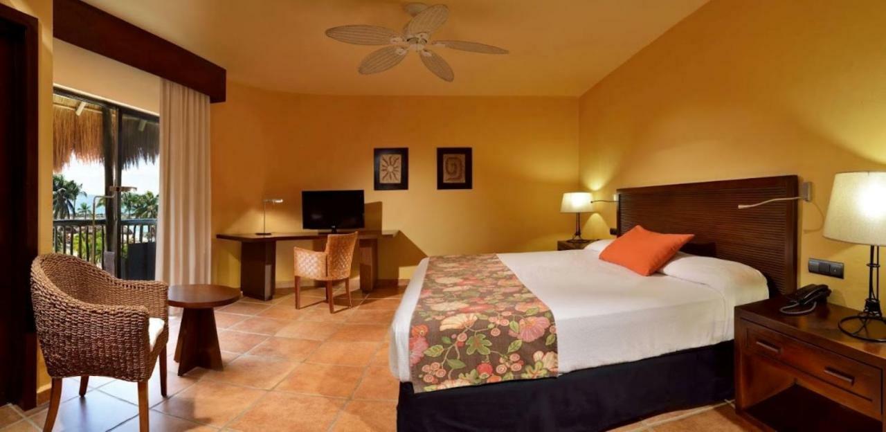 Catalonia Riviera Maya Resort & Spa Puerto Aventuras Exteriér fotografie A room at the hotel